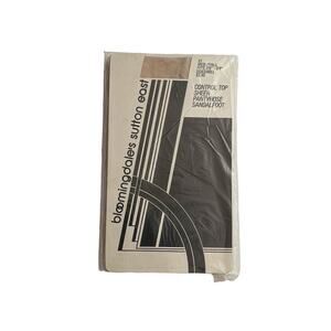 NOS Bloomingdales Sutton East Control Top Sheer Seashell Pantyhose M Tall